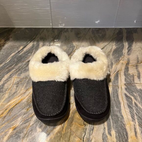 Furry slip on moccasins size Small NWOT - Picture 3 of 6